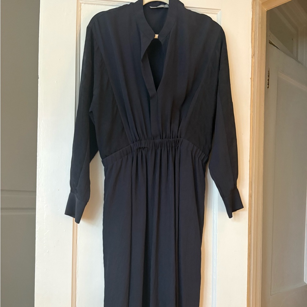 Elegant Vince Navy Midi Dress.  Sz Large.
Tiny hole as seen in picture.